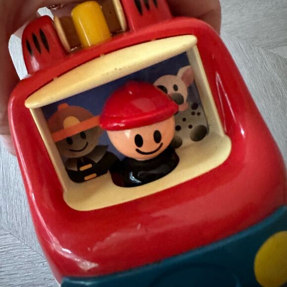 Vintage Discovery Toys To The Rescue Activity Fire Truck 1996 - Picture 6 of 12